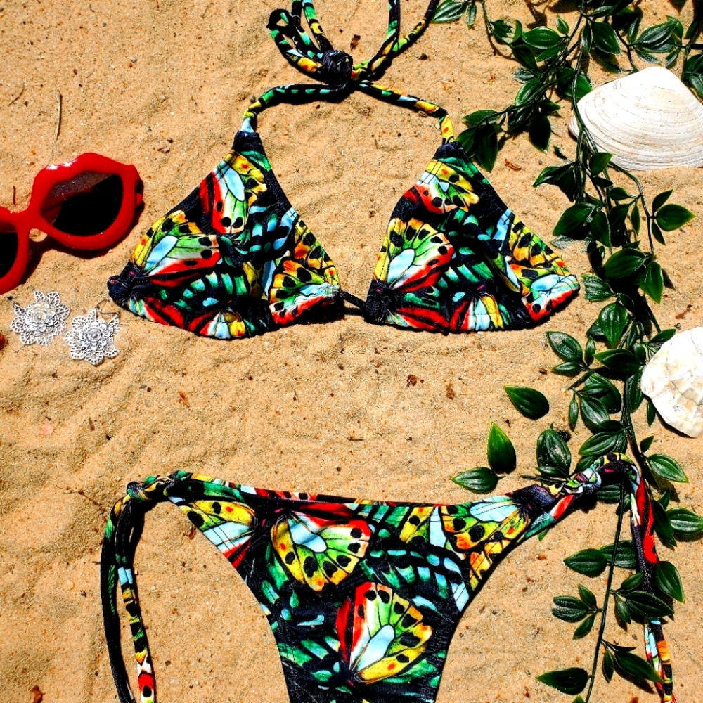 Bikinis - Picture 2 of 16